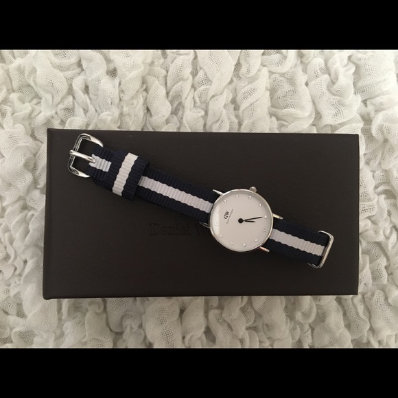 Daniel Wellington watch blue and white band - Picture 2 of 2